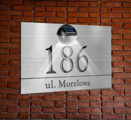 tabliczka-adresowa-oswietlona-lampka-numer-domu-40x30-srebrna-aluminiowa