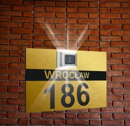 zlota-tabliczka-adresowa-aluminiowa-z-lampka-numer-dzialki-domu-40x30