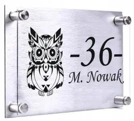 tabliczka-adresowa-z-nazwiskiem-30x20-dibond-plexi-dystanse-montazowe