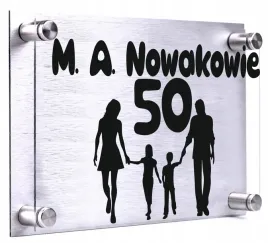 tabliczka-adresowa-rodzinna-30x20-dibond-plexi-dystanse-montazowe