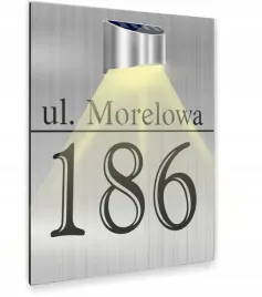 tabliczka-srebrna-dibond-numer-domu-i-adres-lampka-solarna-pionowa-30x20-cm