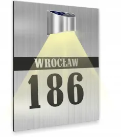 tabliczka-adresowa-dibond-srebrny-numer-posesji-lampka-solarna-30x20-cm