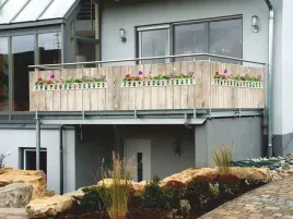 oslona-balkonowa-na-wymiar-na-balkon-surfinie