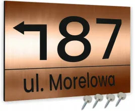 tabliczka-adresowa-na-dom-numer-domu-ze-strzalka