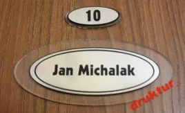 tabliczka-na-drzwi-z-nazwiskiem-numerem-plexi-hit