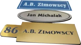przydrzwiowa-tabliczka-na-drzwi-z-nazwiskiem-grawerowana-zlota-srebrna