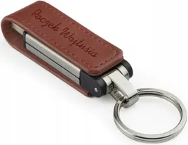 pamiatka-ekoskora-pendrive-z-grawerem-na-roczek-z-imieniem-brazowy-16-gb