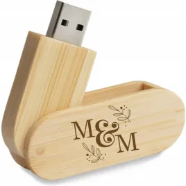 pendrive-slubny-z-inicjalami-drewniany-grawerowany-pamiatka-prezent-wesele
