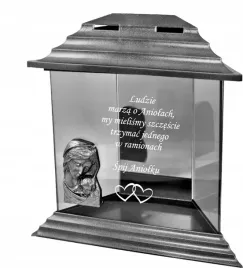 personalizowany-znicz-kapliczka-z-napisem-grawerem-data-dla-dziecka