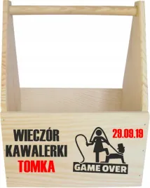 drewniane-nosidlo-na-piwo-skrzynka-prezent-kawalerskie-nadruk