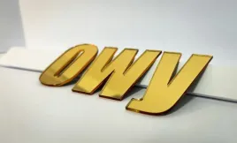 litery-cyfry-napisy-logo-3d-z-plexi-8-cm-dowolny-napis