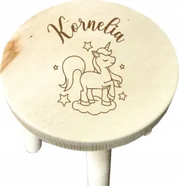 taborecik-krzeselko-drewniane-dla-dziecka-personalizowany-grawer-imie
