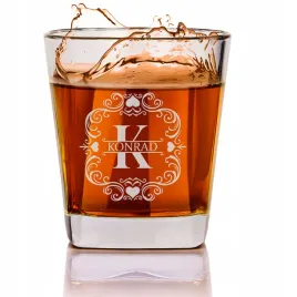 personalizowana-szklanka-z-monogramem-elegancki-prezent-grawer