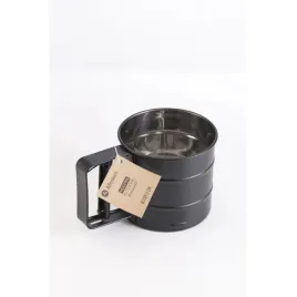 metalowy-przesiewacz-do-maki-cukru-czarny-modern-kitchen