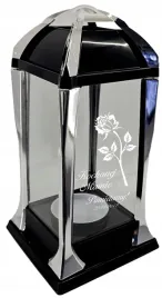 kapliczka-z-imieniem-i-data-napisem-pamiatkowy-znicz-kochanej-mamie