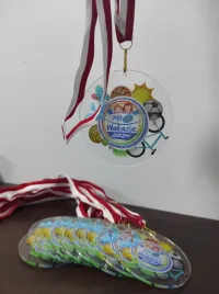 medal-z-plexi-8-cm-z-twoim-wzorem-nadrukiem-uv-personalizowany