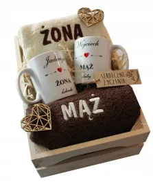 prezent-slubny-reczniki-z-haftem-kubki-zona-i-maz