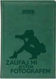 stylowy-kalendarz-fotografa-a4-2026-ksiazkowy-tygodniowy-grawerowany