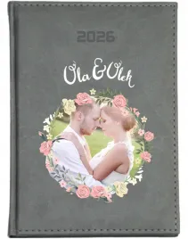 stylowy-prezent-dla-meza-personalizowany-kalendarz-a4-2026-ksiazkowy