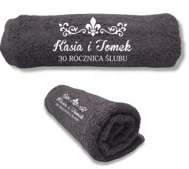 recznik-z-haftem-napisem-prezent-na-rocznice-slubu