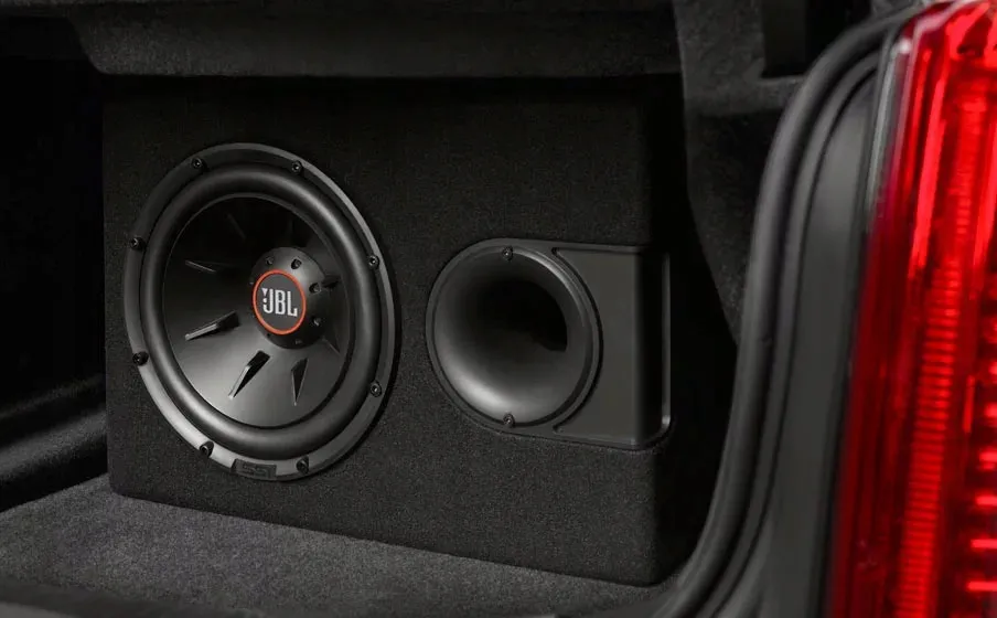 jbl-skrzynia-tuba-basowa-1100w-kable-wzmacniacz