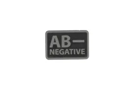 naszywka-wojskowa-emblemat-na-rzep-grupa-krwi-ab-helikon-2cm-x-35cm