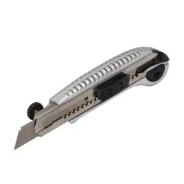 wytrzymala-obudowa-abs-ostrza-lamane-o-szerokosci-18-mm-wysuwany-magazynek