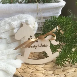 drewniany-konik-na-biegunach