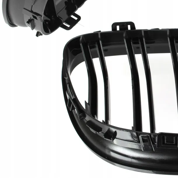 dlaauta-da-21148-a-glossy-atrapa-grill-nerki-producent-czesci-dlaauta-kolor-czarny