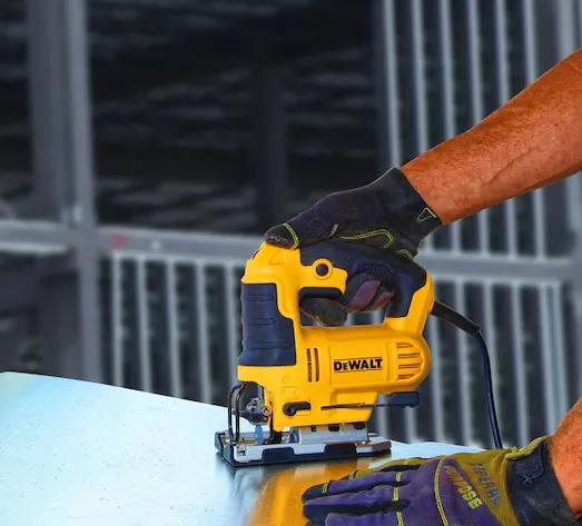 dewalt-wyrzynarka-650w-marka-dewalt