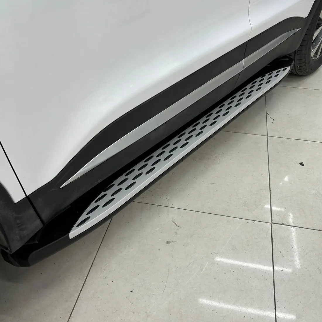 dacia-duster-2024-orurowanie-stopnie-boki-ladne-progi