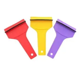 skrobaczka-samochodowa-do-szyb-z-raczka