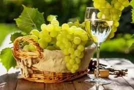 fototapeta-kuchenna-koszyk-wino-winogrona-200x130