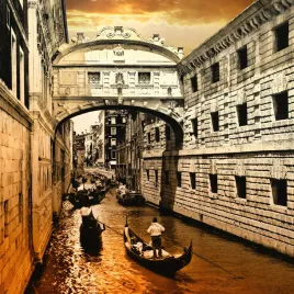 fototapeta-widok-kanal-gondole-budynki-woda