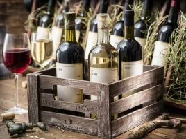 fototapeta-kuchenna-wino-skrzynki-z-winem