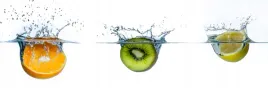 fototapeta-kuchenna-owoce-w-wodzie-kiwi-pomarancza