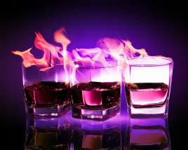 fototapeta-kuchenna-plonace-drinki-fioletowe-tlo