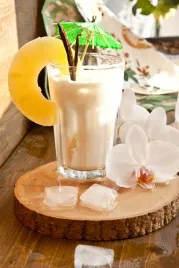 fototapeta-kuchenna-drink-ananas-kwiaty-lod