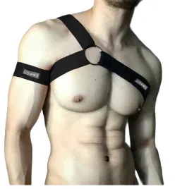 meska-uprzaz-na-ramie-i-tors-czarny-harness-z-paskami-i-metalowym-kolkiem