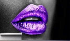 fototapeta-purpurowe-metalowe-usta-kobiety-390x280