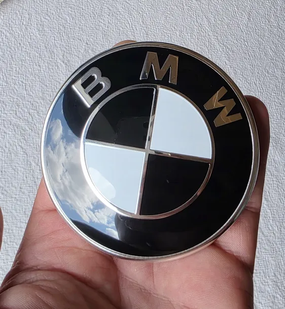 2x-emblemat-bmw-82-mm-znaczek-e87-e81-e46-e60-e61-e90-e91-e36-x1-e84-x3-e83-numery-katalogowe-zamiennikow-1866629or1872324or8132375or51141866629or51141872324or51148132375
