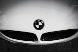 2x-emblemat-bmw-82-mm-znaczek-e87-e81-e46-e60-e61-e90-e91-e36-x1-e84-x3-e83-marka-bez-marki-stan-nowy