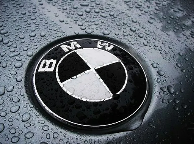 emblemat-bmw-82-mm-znaczek-e87-e81-e46-e60-e61-e90-e91-e36-x1-e84-x3-e83-x5-stan-nowy