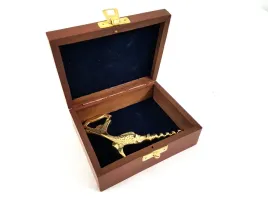 mosiezne-korkociag-i-otwieracz-ryba-w-pudelku