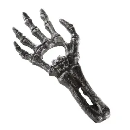 otwieracz-z-zeliwa-do-butelek-reka