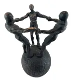 figurka-osoby-na-kuli-26cm