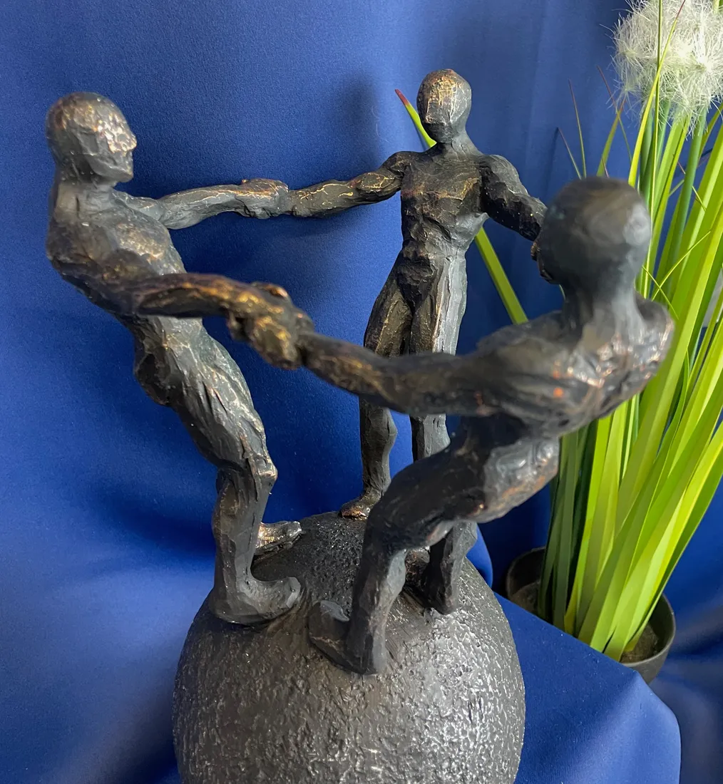 figurka-osoby-na-kuli-26cm