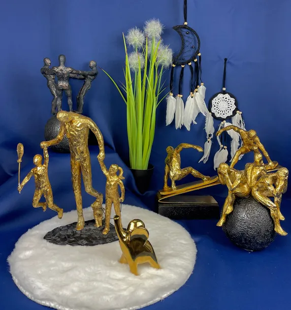 figurka-osoby-na-kuli-26cm-stan-nowy-kolor-czarny-grafit-odcienie-zoltego-i-zlota-wielokolorowy