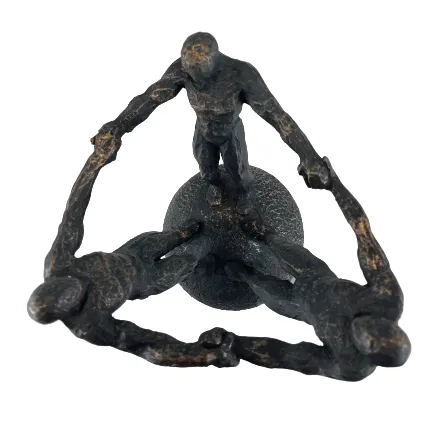 figurka-osoby-na-kuli-26cm-stan-nowy-wysokosc-produktu-26-cm