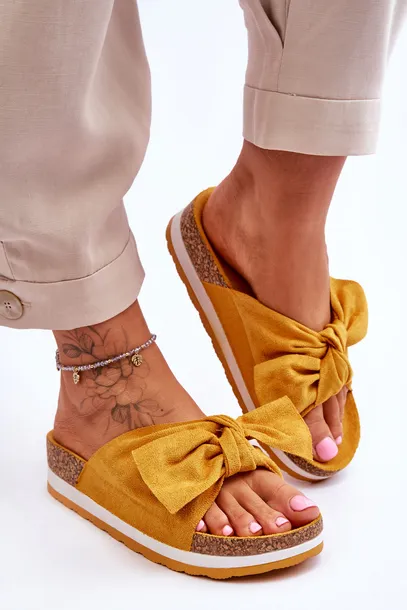 klapki-na-platformie-zolte-so-comfy-kolor-zolty-zloty